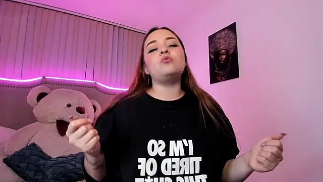 Snapshot of Valentina_Se chatting on December 24, 2024, 4:11 am Valentina Se online show from December 24, 2024, 4:11 am