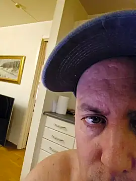 Snapshot of HeteroHotGuy1 chatting on January 16, 2025, 2:51 am HeteroHotGuy1 online show from January 16, 2025, 2:51 am