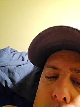 Snapshot of HeteroHotGuy1 chatting on January 29, 2025, 11:14 pm HeteroHotGuy1 online show from January 29, 2025, 11:14 pm