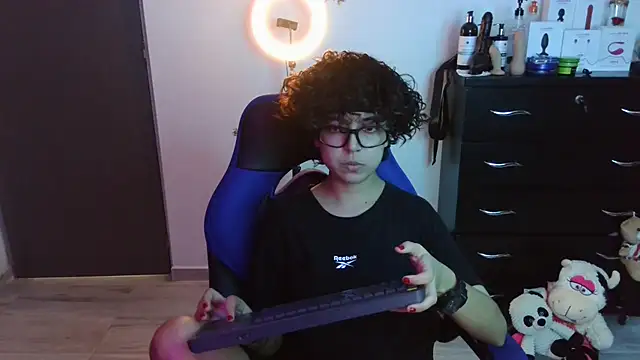 thomascooper7 online show from October 15, 2025, 7:58 pm