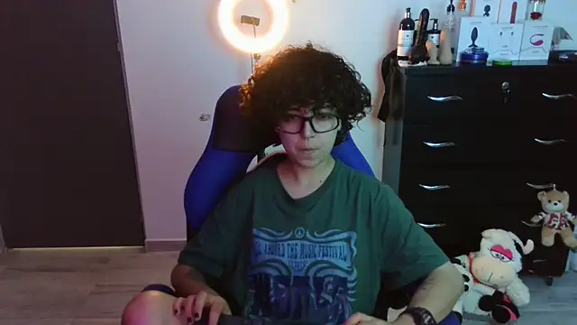 thomascooper7 online show from October 23, 2025, 7:23 pm