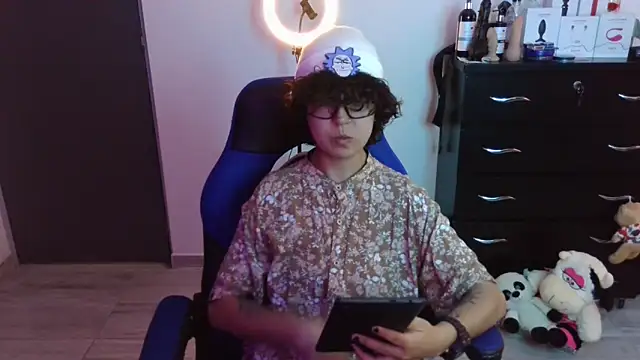 thomascooper7 online show from November 8, 2025, 6:18 pm