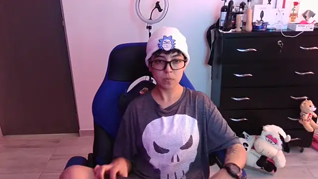 thomascooper7 online show from November 10, 2025, 6:18 pm