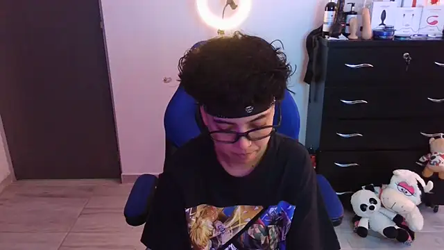 thomascooper7 online show from November 14, 2025, 7:34 pm