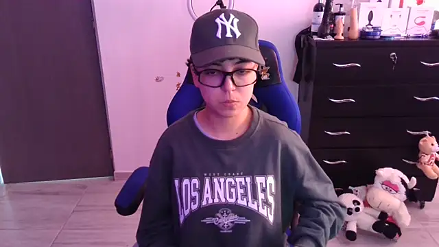 thomascooper7 online show from November 16, 2025, 6:57 pm