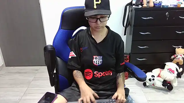 thomascooper7 online show from November 24, 2025, 1:05 am