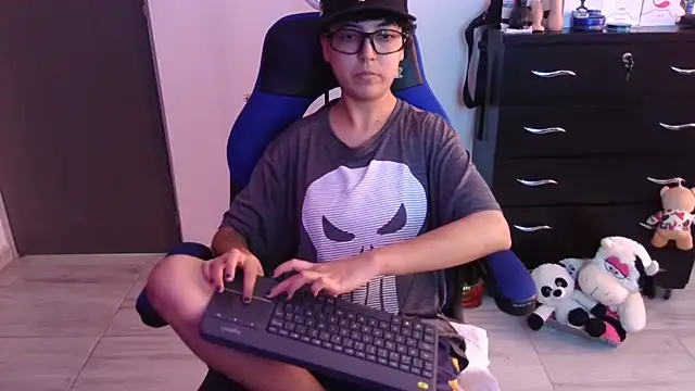 thomascooper7 online show from December 18, 2025, 7:20 pm