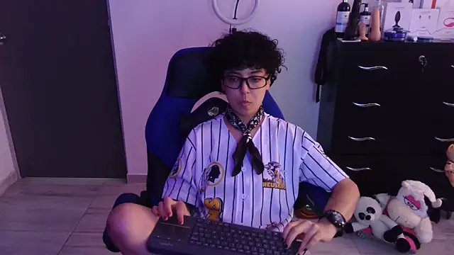 thomascooper7 online show from February 15, 2026, 7:21 pm