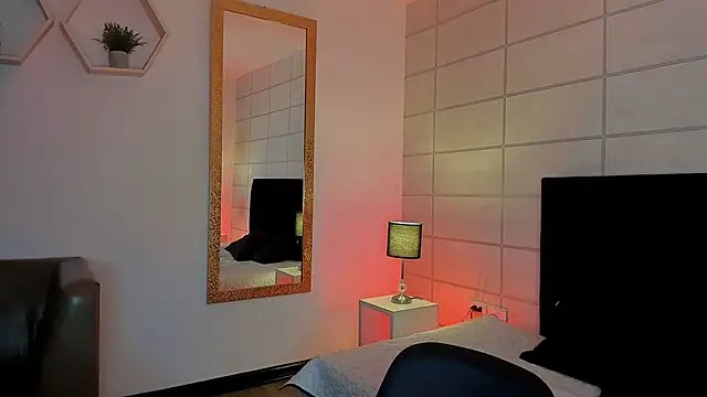 Christine Laam online show from December 3, 2025, 12:58 pm