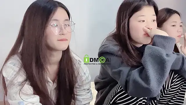 Snapshot of MM_YY_SS chatting on December 23, 2024, 2:17 pm MM YY SS online show from December 23, 2024, 2:17 pm