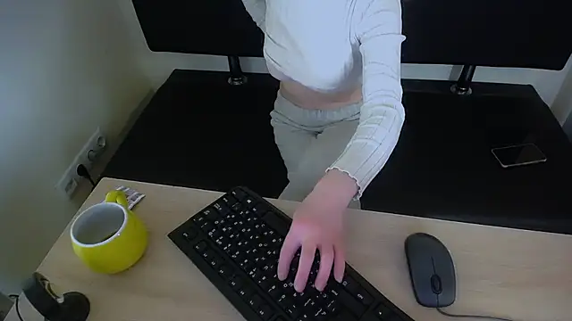 LaimaV  online show from November 9, 2025, 9:51 am