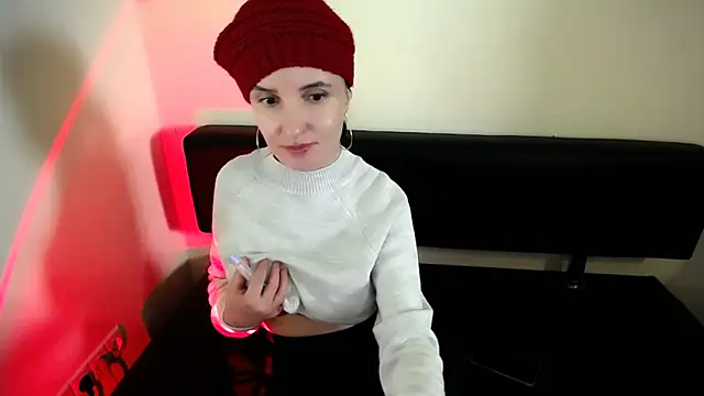 LaimaV  online show from January 5, 2026, 5:27 pm