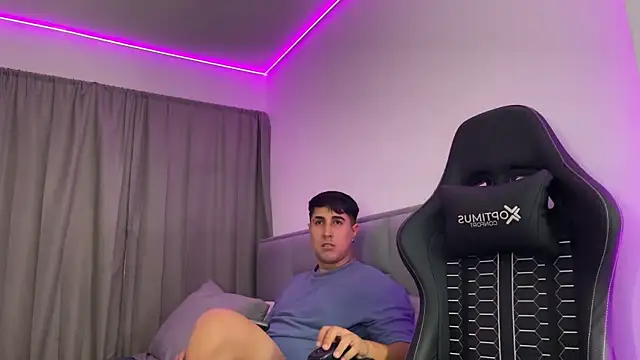 dereckbrownn online show from November 4, 2025, 2:43 am