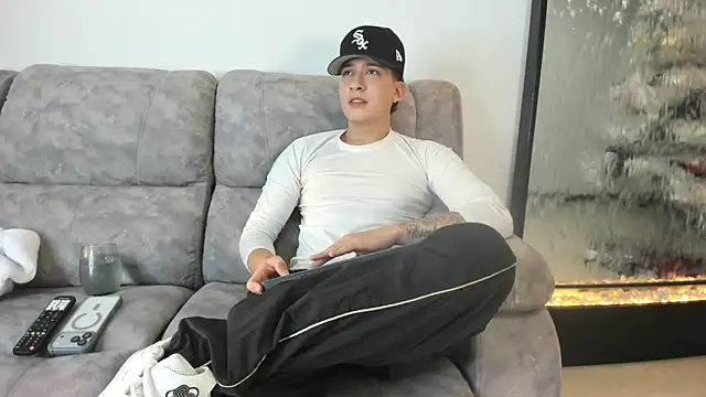 Snapshot of emmanuel_scor chatting on December 17, 2025, 1:00 am emmanuel scor online show from December 17, 2025, 1:00 am