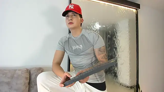 Snapshot of emmanuel_scor chatting on December 18, 2025, 3:56 am emmanuel scor online show from December 18, 2025, 3:56 am