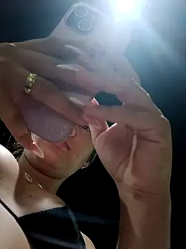 GIRL DONCELLA online show from November 11, 2025, 3:39 am