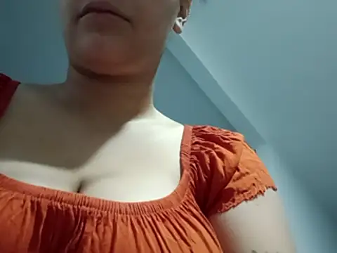 Snapshot of scarlett_diamond11 chatting on January 18, 2026, 11:19 pm scarlett diamond11 online show from January 18, 2026, 11:19 pm