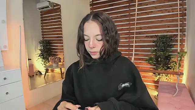 Snapshot of Sapphire_Venuss chatting on February 25, 2025, 11:33 pm Sapphire Venuss online show from February 25, 2025, 11:33 pm