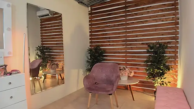 Snapshot of Sapphire_Venuss chatting on March 11, 2025, 12:11 am Sapphire Venuss online show from March 11, 2025, 12:11 am