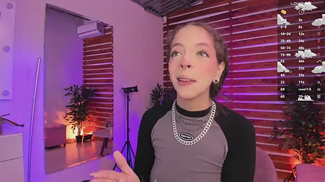 Sapphire Venuss online show from November 15, 2025, 2:09 am