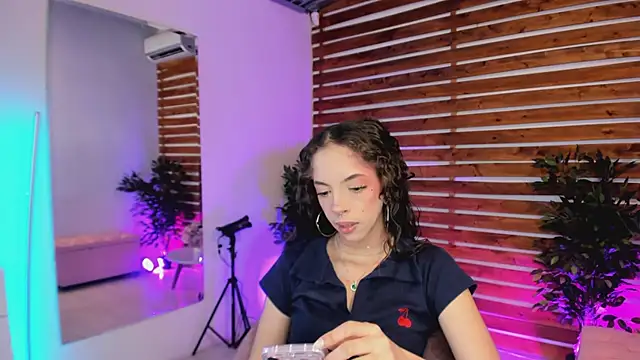 Snapshot of Sapphire_Venuss chatting on February 8, 2026, 12:14 am Sapphire Venuss online show from February 8, 2026, 12:14 am