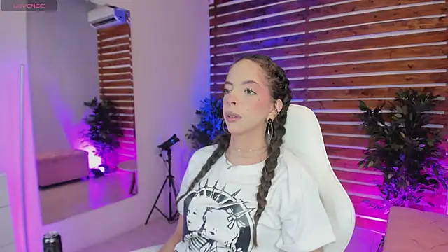 Snapshot of Sapphire_Venuss chatting on February 22, 2026, 11:58 pm Sapphire Venuss online show from February 22, 2026, 11:58 pm