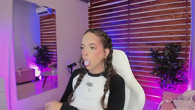 Snapshot of Sapphire_Venuss chatting on February 25, 2026, 1:26 am Sapphire Venuss online show from February 25, 2026, 1:26 am