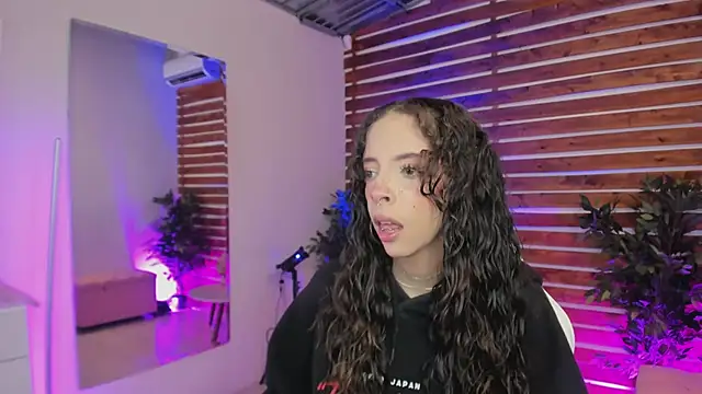 Snapshot of Sapphire_Venuss chatting on February 26, 2026, 1:48 am Sapphire Venuss online show from February 26, 2026, 1:48 am