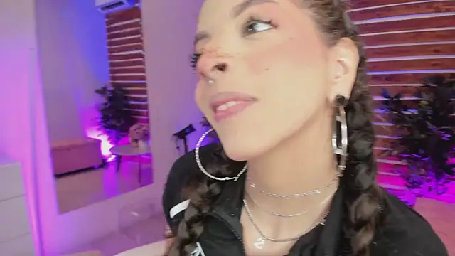 Snapshot of Sapphire_Venuss chatting on February 28, 2026, 1:06 am Sapphire Venuss online show from February 28, 2026, 1:06 am