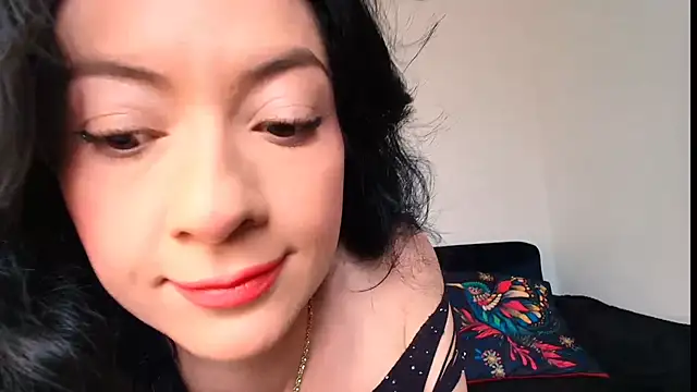 miabeautyxx online show from March 10, 2026, 2:11 pm