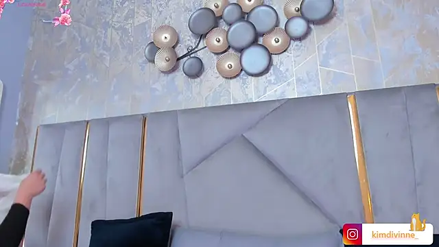 KimDevinne online show from February 20, 2025, 2:51 am