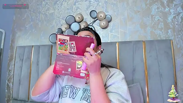 Snapshot of KimDevinne chatting on December 21, 2025, 3:46 am KimDevinne online show from December 21, 2025, 3:46 am