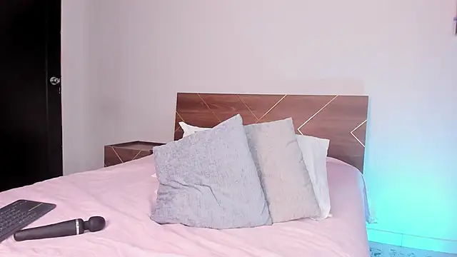 amber maxwell online show from February 5, 2025, 11:39 pm