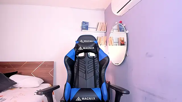 amber maxwell online show from February 15, 2025, 8:43 pm