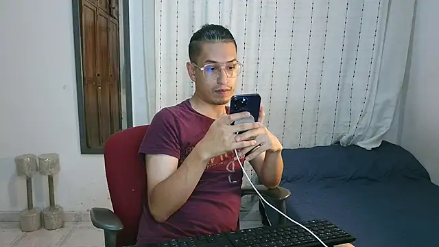 Snapshot of Orionferrer- chatting on December 15, 2025, 2:49 am Orionferrer- online show from December 15, 2025, 2:49 am