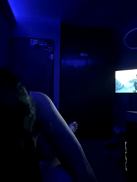 mismmia online show from November 8, 2025, 4:56 am