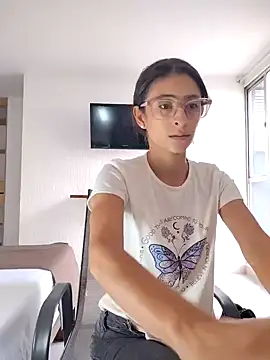 Snapshot of thedianakaro chatting on December 29, 2024, 8:37 pm thedianakaro online show from December 29, 2024, 8:37 pm