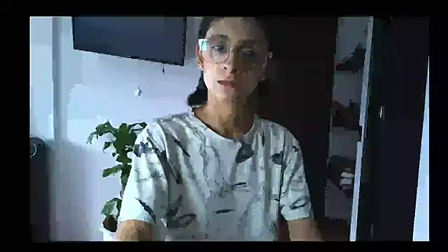 Snapshot of thedianakaro chatting on March 9, 2025, 5:49 pm thedianakaro online show from March 9, 2025, 5:49 pm