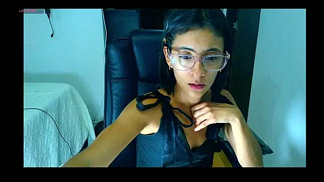 Snapshot of thedianakaro chatting on January 14, 2026, 3:01 am thedianakaro online show from January 14, 2026, 3:01 am