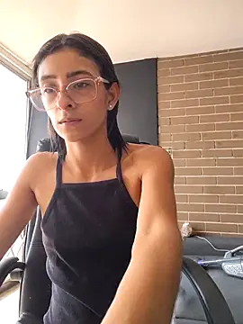 Snapshot of thedianakaro chatting on February 5, 2026, 2:33 pm thedianakaro online show from February 5, 2026, 2:33 pm