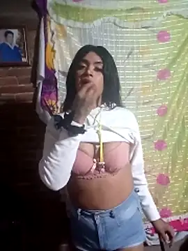 Snapshot of yovana13 chatting on November 16, 2025, 5:24 am yovana13 online show from November 16, 2025, 5:24 am