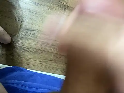 Snapshot of DuroMan25 chatting on March 3, 2025, 8:21 pm DuroMan25 online show from March 3, 2025, 8:21 pm