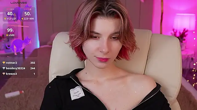 Snapshot of HaylaAmber chatting on December 9, 2024, 5:18 am HaylaAmber online show from December 9, 2024, 5:18 am