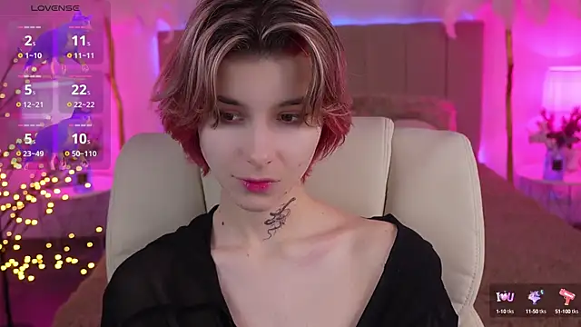 Snapshot of HaylaAmber chatting on December 12, 2024, 8:10 pm HaylaAmber online show from December 12, 2024, 8:10 pm