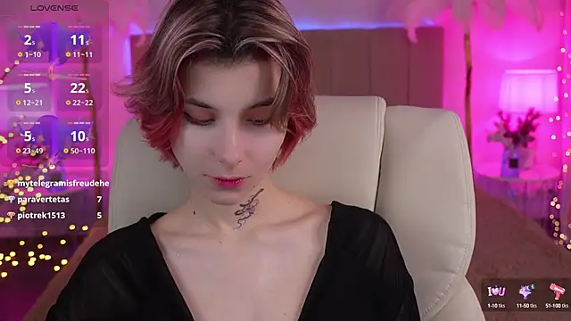 Snapshot of HaylaAmber chatting on December 12, 2024, 11:14 pm HaylaAmber online show from December 12, 2024, 11:14 pm