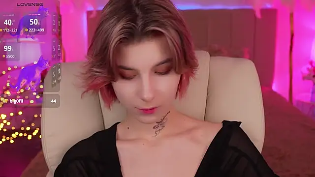 Snapshot of HaylaAmber chatting on December 13, 2024, 8:26 pm HaylaAmber online show from December 13, 2024, 8:26 pm