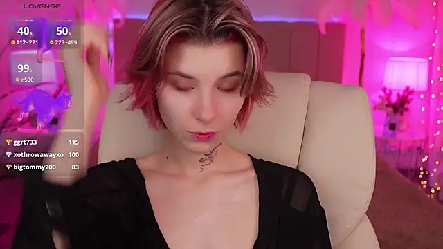 Snapshot of HaylaAmber chatting on December 14, 2024, 5:40 am HaylaAmber online show from December 14, 2024, 5:40 am