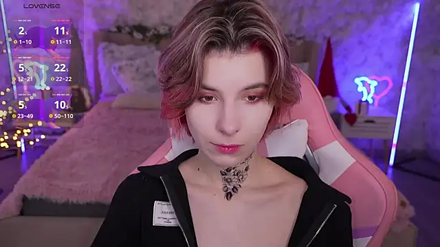 Snapshot of HaylaAmber chatting on December 17, 2024, 6:56 am HaylaAmber online show from December 17, 2024, 6:56 am