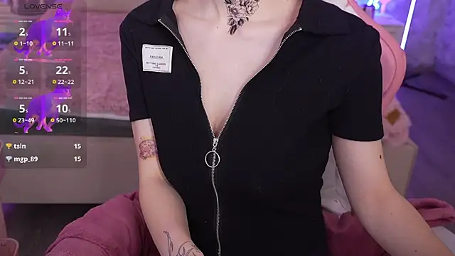 Snapshot of HaylaAmber chatting on December 17, 2024, 10:01 am HaylaAmber online show from December 17, 2024, 10:01 am