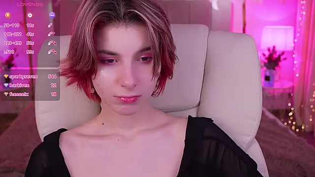 Snapshot of HaylaAmber chatting on December 24, 2024, 5:27 am HaylaAmber online show from December 24, 2024, 5:27 am